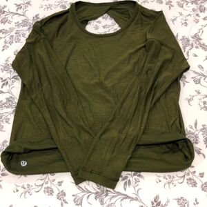 Lululemon open back reversible long sleeve shirt size 2